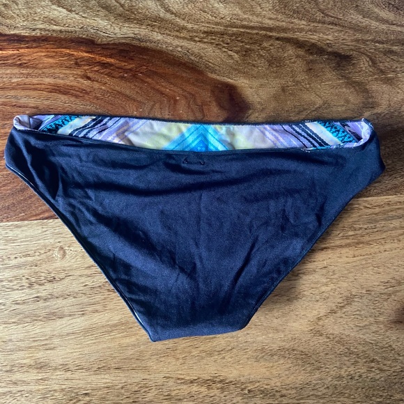 🌊RipCurl🦖SOLD!🦖 Bikini top & bottom size Medium 🌺 - Picture 8 of 13